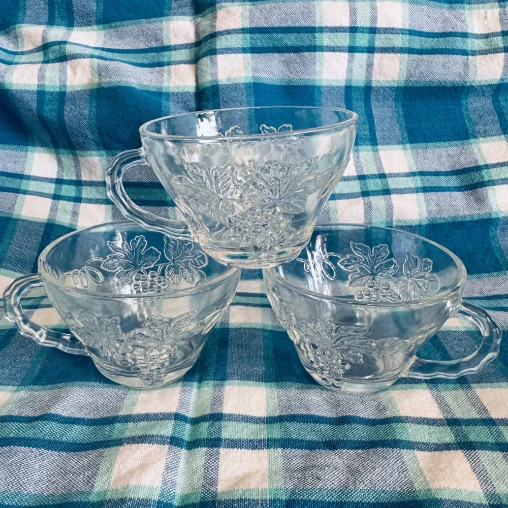 Vintage  Anchor Hocking Clear Glass Punch Cups Set‎ of 3 Tea Cups Etched Grapes